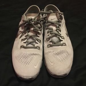 WOMENS NIKE FREE TR FIT 4