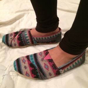 Tribal print TOMS