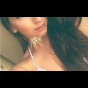Lace choker necklace