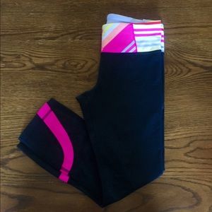 Lululemon sz 4 inspire crops EUC hot pink multi