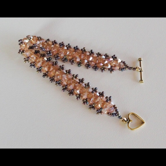 ✨SOLD☀️Gold Base Metal Worth Beadwoven Bracelet