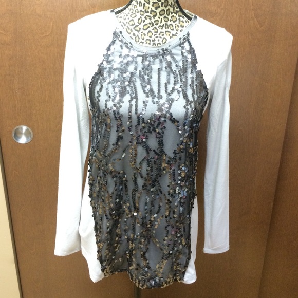 Simply Vera - lightly used long sleeve w/ sequins