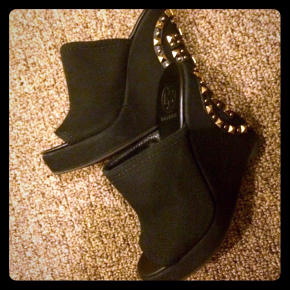 Tory Burch Meredith Wedge in Black 5.5 - EUC