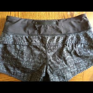 Lululemon Glacier lace speed shorts sz 4 EUC