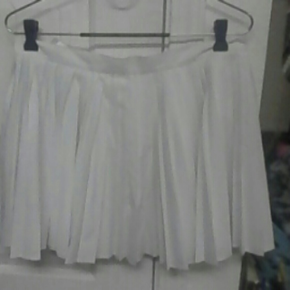 White pleated tennis skirt