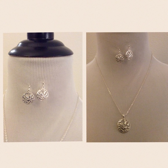 🎉SOLD🎉💖HOST PICK!💞 Silver Necklace Set🎈🎉 - Picture 2 of 2