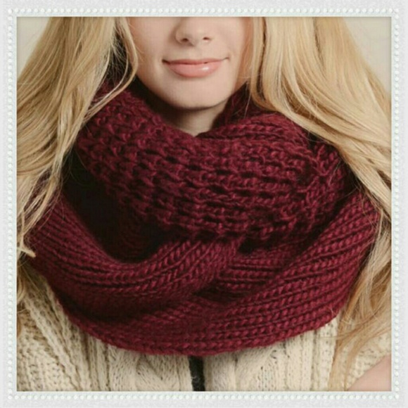 🎉 Host Pick ! 🎉SOLD OUT Chunky Knit Scarf - Picture 2 of 4