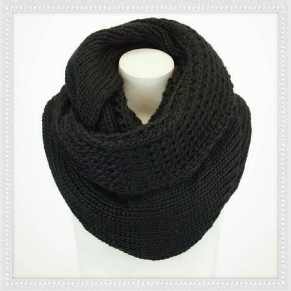 🎉 Host Pick ! 🎉SOLD OUT Chunky Knit Scarf - Picture 3 of 4