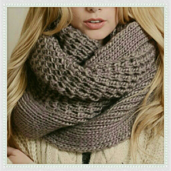 🎉 Host Pick ! 🎉SOLD OUT Chunky Knit Scarf - Picture 4 of 4