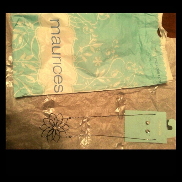 Maurices Flower necklace & rhinestone earrings NWT