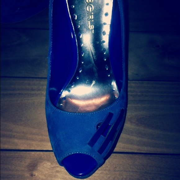 BCBGirls Blue suede peep toe pumps - Picture 4 of 4