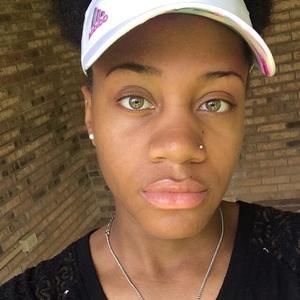 Meet your Posher, Nia