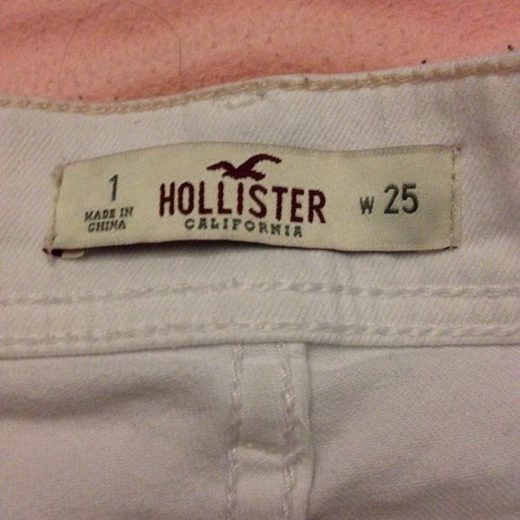 Super adorable White Hollister Shorts ! - Picture 3 of 3