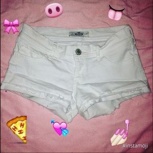 Super adorable White Hollister Shorts !