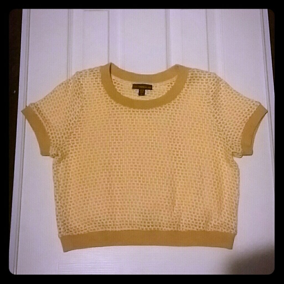 Tops - Yellow knitted crop top