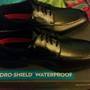 Men's dress shoes