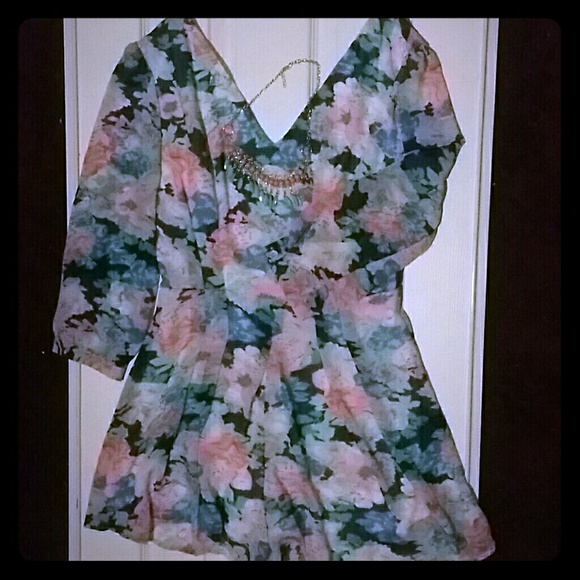 Dresses & Skirts - Long sleeve floral romper.