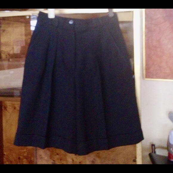 WALKING SHORTS - Picture 1 of 2