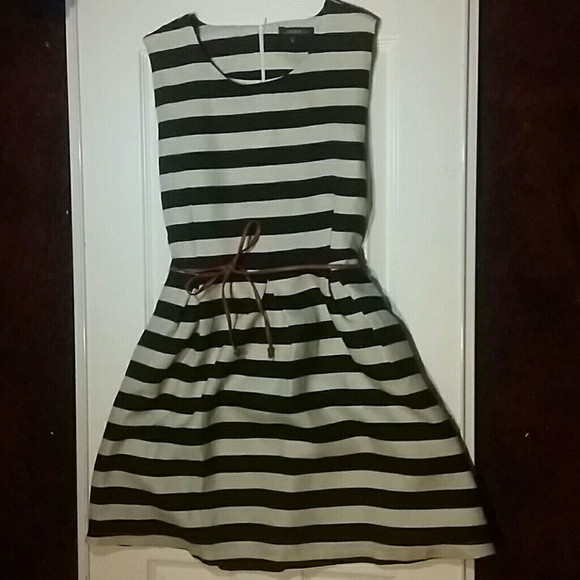 Dresses & Skirts - Stripped belted dress.