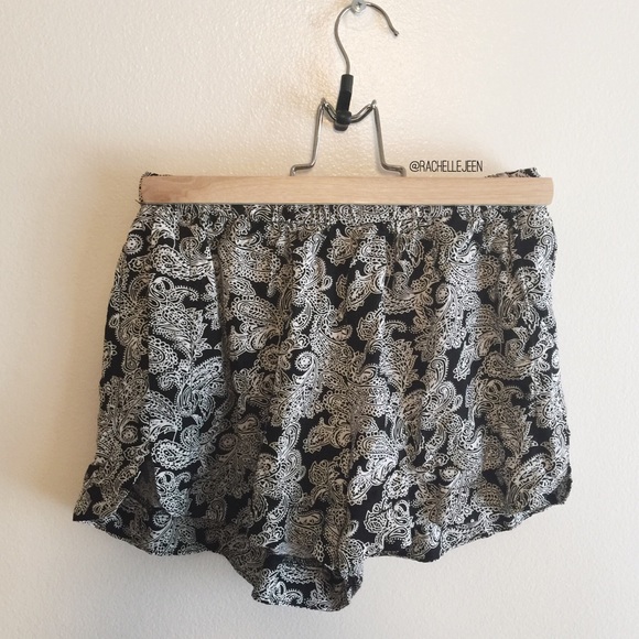 💌Sold💌 NWT Brandy Melville Pattern Zadie Shorts