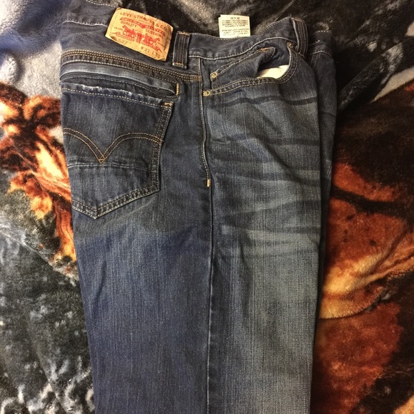 🎀Distressed Look Levis🎀 - Picture 2 of 4