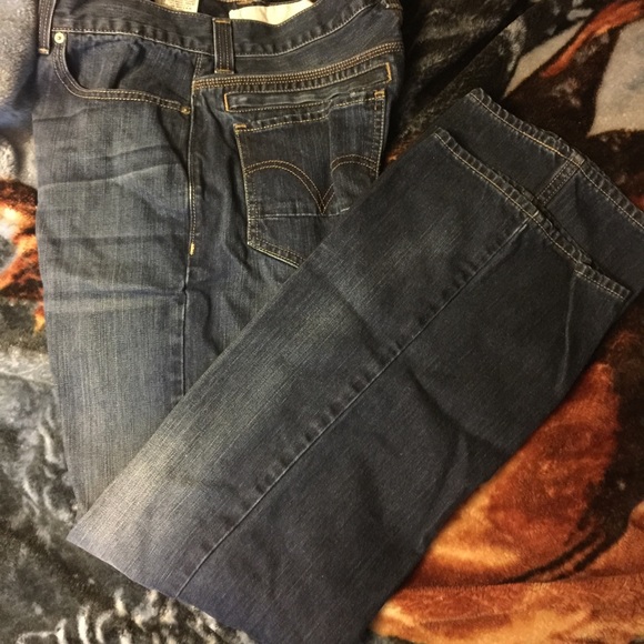🎀Distressed Look Levis🎀 - Picture 3 of 4