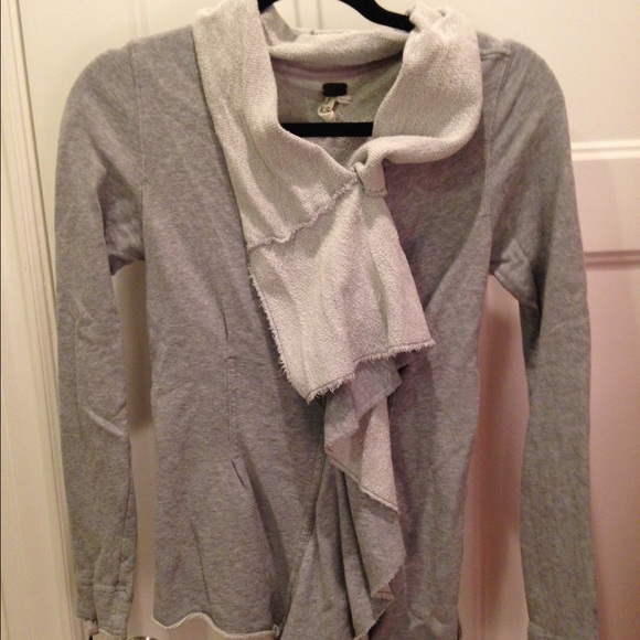 Grey sweatshirt