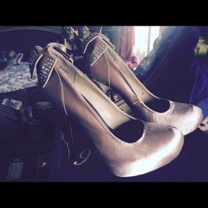 Nude high heals