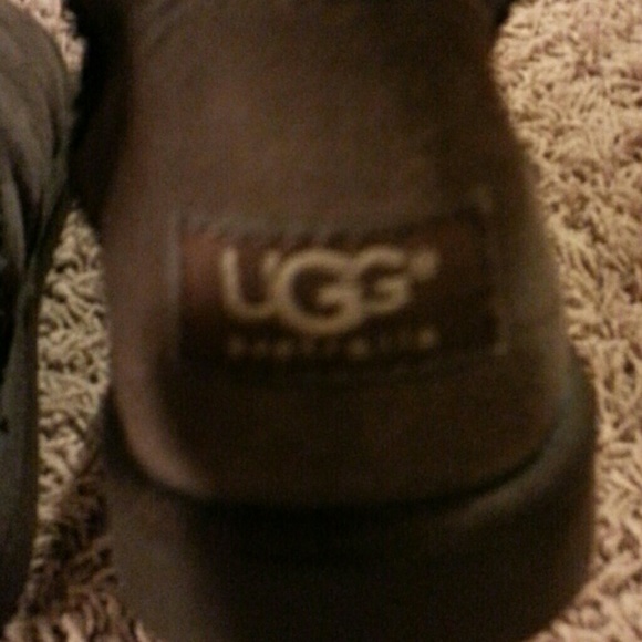 Short dark Brown Uggs.   8 - Picture 2 of 4