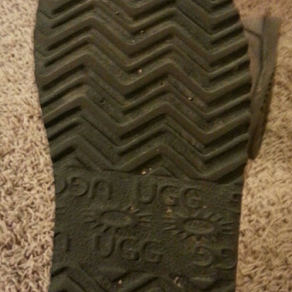 Short dark Brown Uggs.   8 - Picture 3 of 4