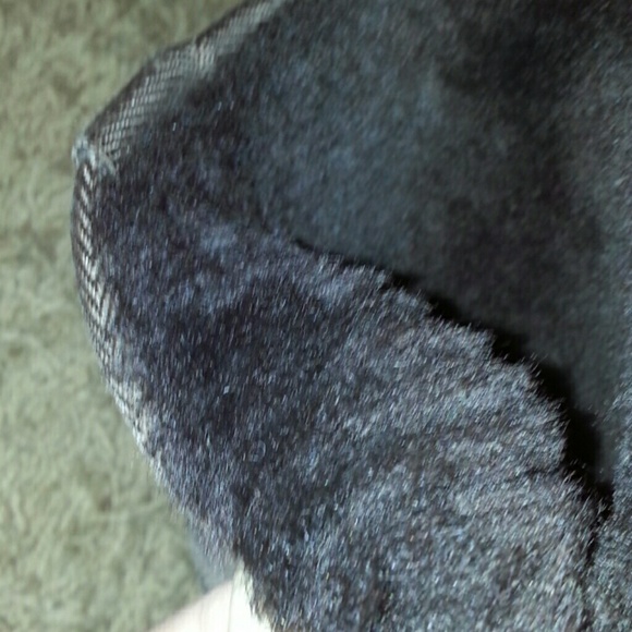 Short dark Brown Uggs.   8 - Picture 4 of 4