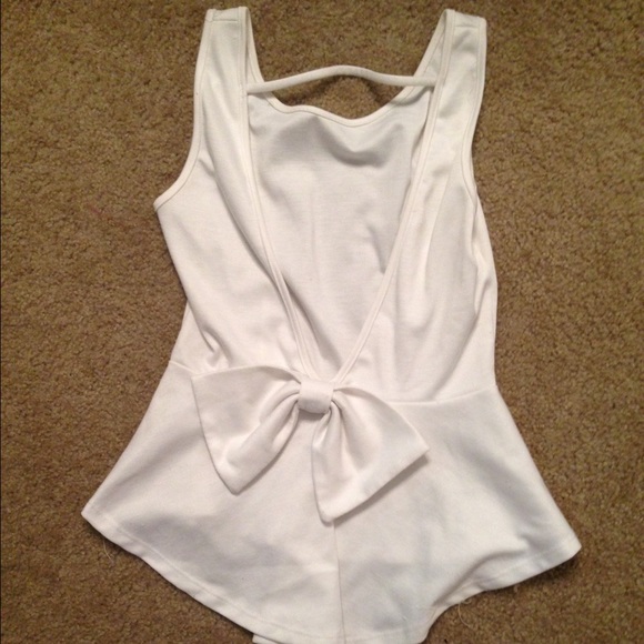 🎀OPEN BACK W BOW PEPLUM TOP🎀