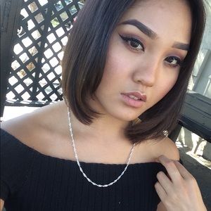 Meet your Posher, Emi