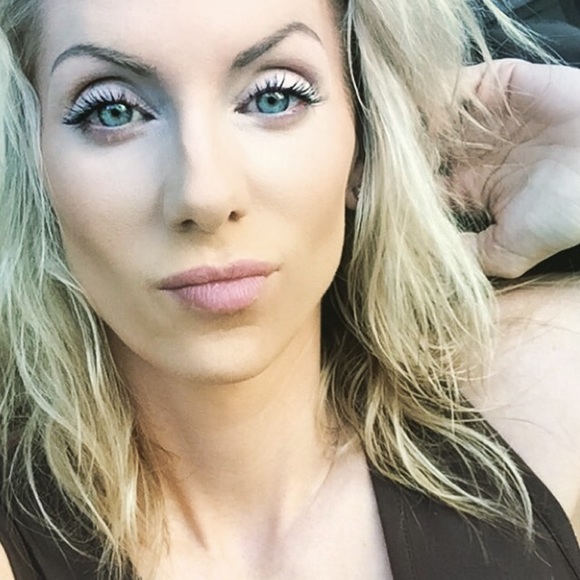 Meet your Posher, Billie Jo - Picture 3 of 8