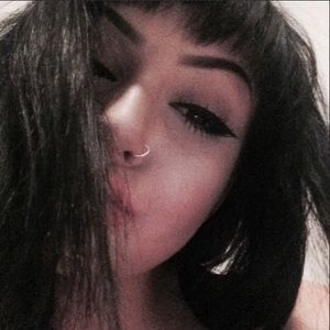 Meet your Posher, Serina