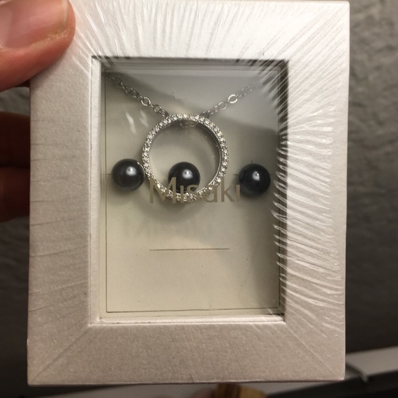 ⭐️HOST PICK⭐️ Misaki pendant and earrings - Picture 2 of 3