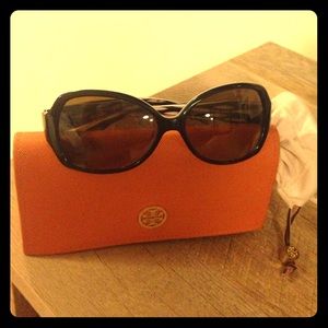 Tory Burch Polarized Sunglasses w Case