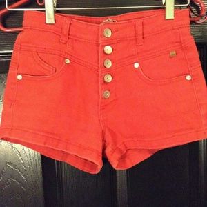 ☇ High waist shorts