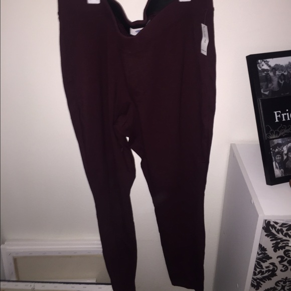 Maroon tights