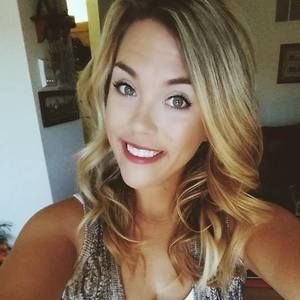 Meet your Posher, Joelle