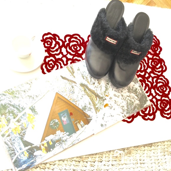 HUNTER Bruson Slip-On Mule Clogs in Black