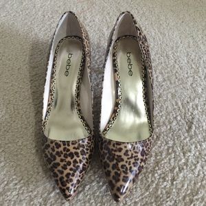 Bebe pumps