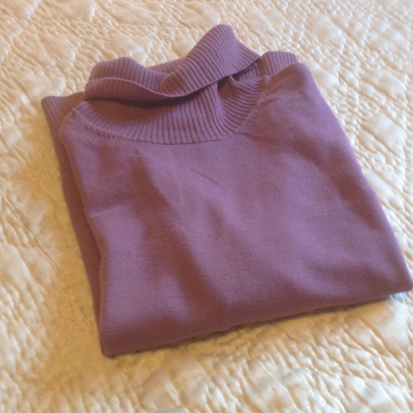 Grape colored turtle neck - Picture 1 of 1