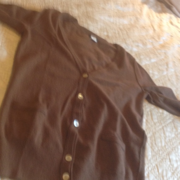 A warm cardigan - Picture 1 of 1