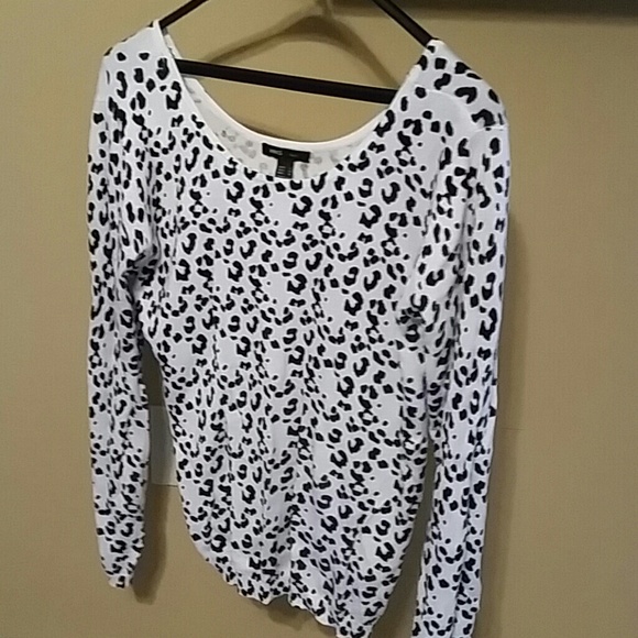 Light weight sweater