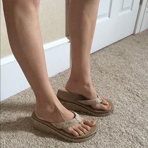 Volatile Sz 9 Wedge Heel Flip Flops