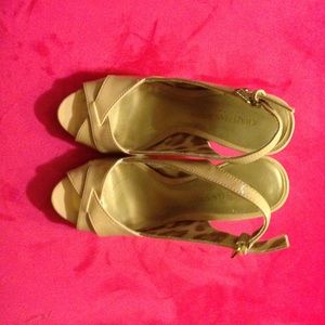 Tan/Beige Heels👠🎀