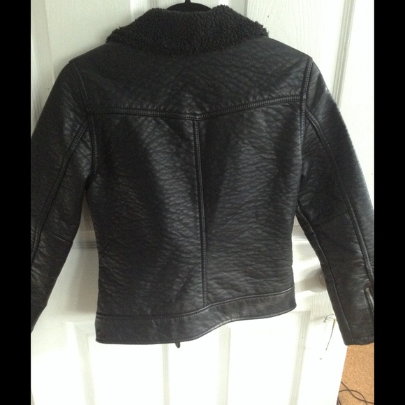 SOLD on Vint. Faux shearling/leather moto jacket - Picture 2 of 4