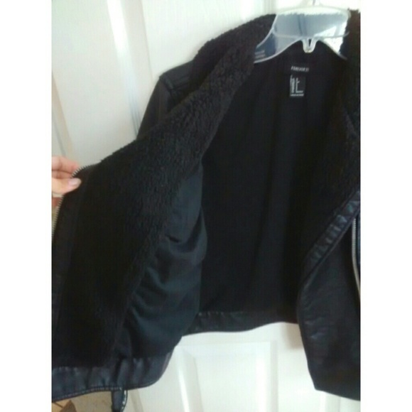 SOLD on Vint. Faux shearling/leather moto jacket - Picture 3 of 4