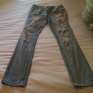 Destroyed skinny jeans